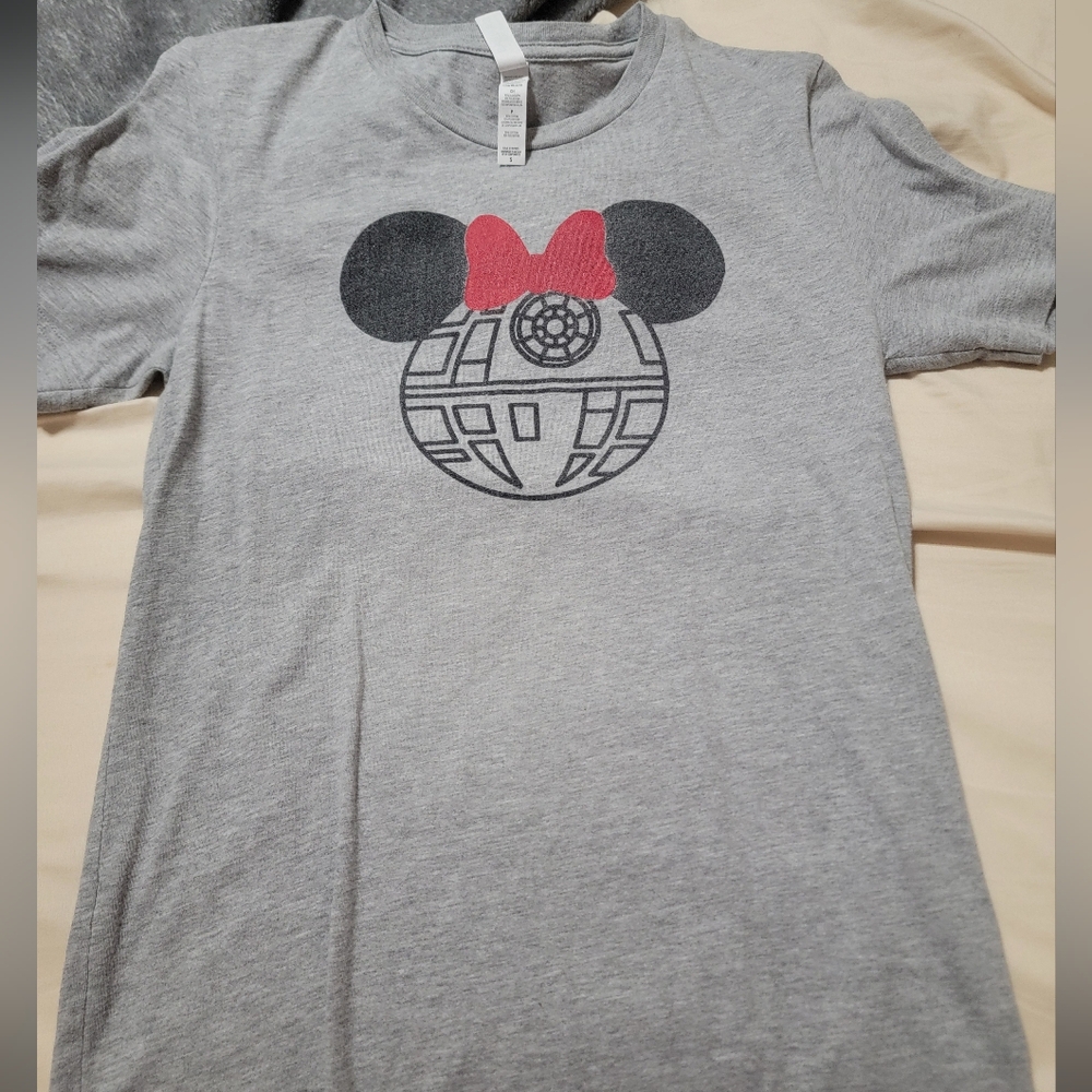 Gray T-Shirt with Minnie Mouse Design And Star Wars